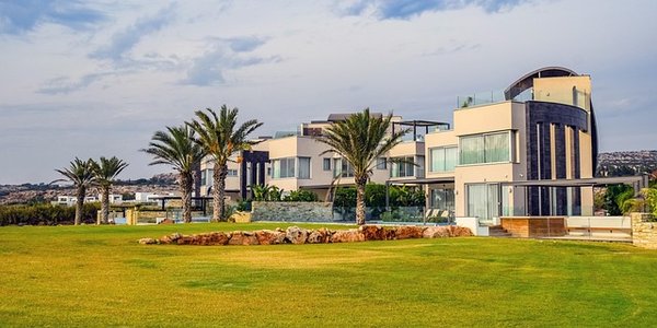 Location villa luxe en Corse : séjours d'exception à l'île de Beauté